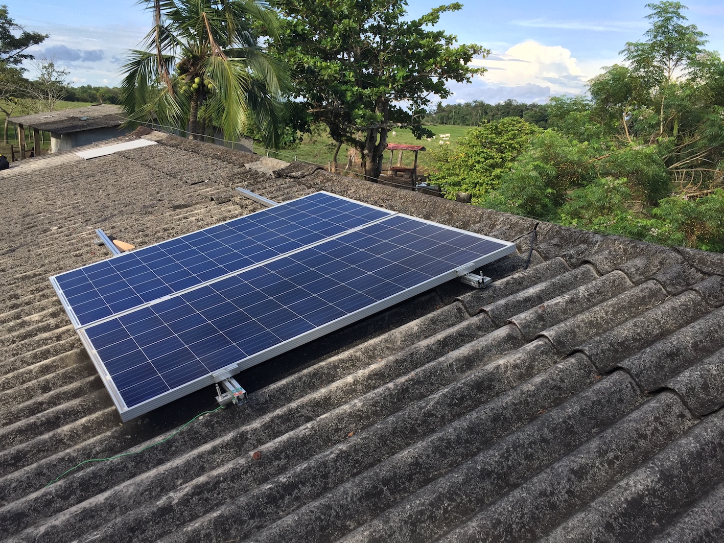 Se puede instalar placas solares sin legalizar